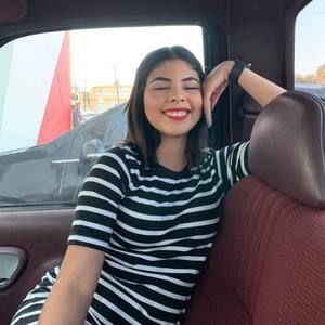 Meet your Posher, Daniela